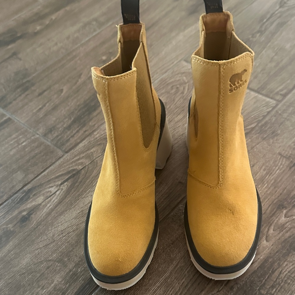 Sorel Women's Mustard Yellow Winter Boots